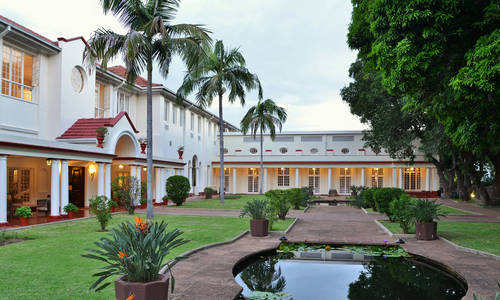 Courtyard, Victoria Falls Hotel